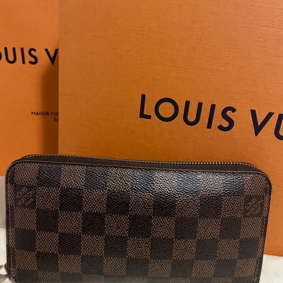 Louis Vuitton Damier Ebene Wallet - Picture 15 of 16